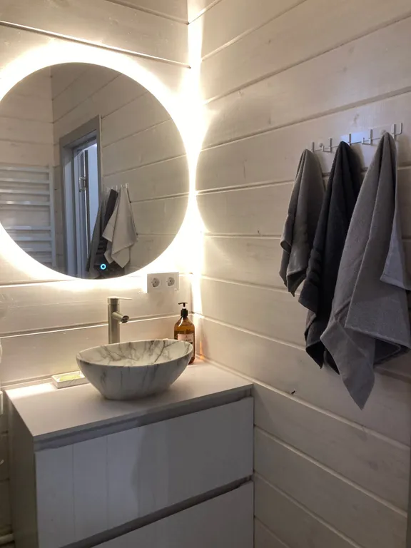 Дом на первой линии реки в тишине леса под Тверью