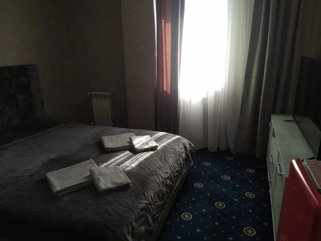 Коттедж на берегу в городе, сауна с бассейном