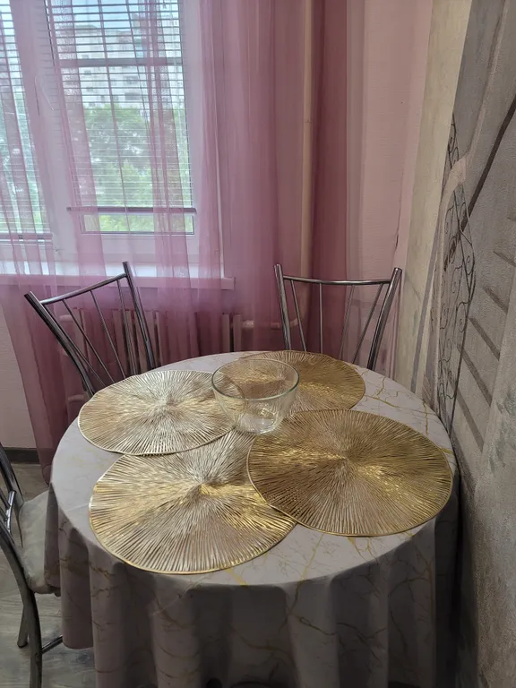 Новая 2-ух-комнатная квартира с хорошим расположением