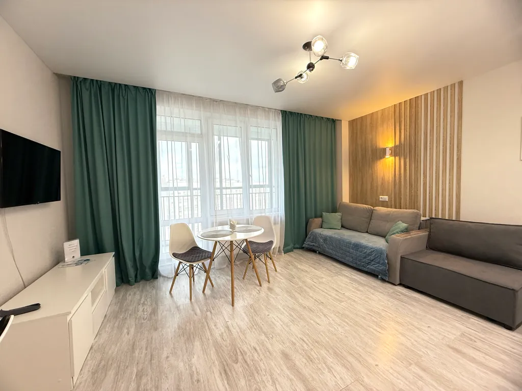 Квартира Студия Яркая луна — Тюмень