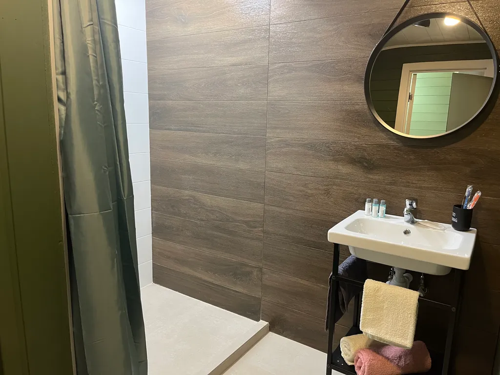 Стильный Барнхаус в окружении леса с сауной и сибирским банным чаном