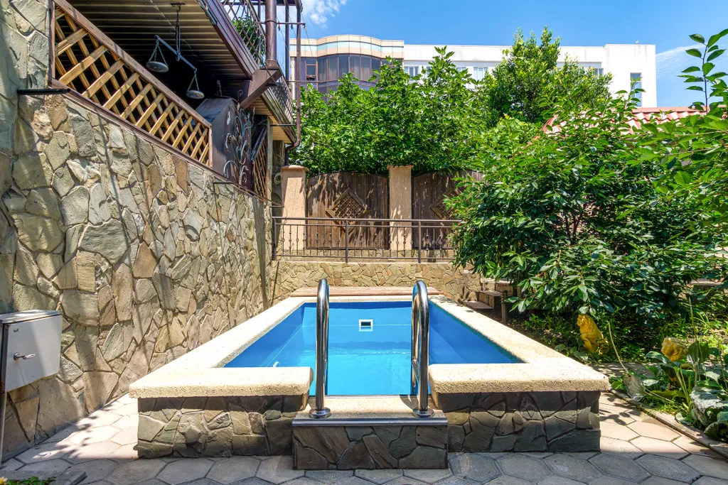 Дом с бассейном и русской баней