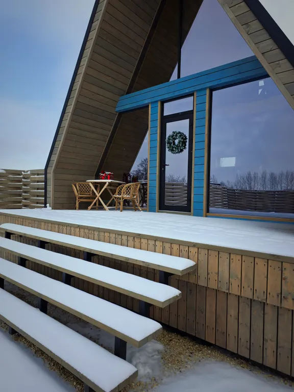 Дом на берегу реки