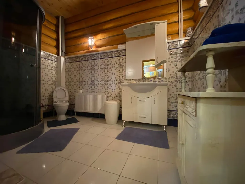 Русская усадьба, бревенчатый 2-х этажный дом с баней