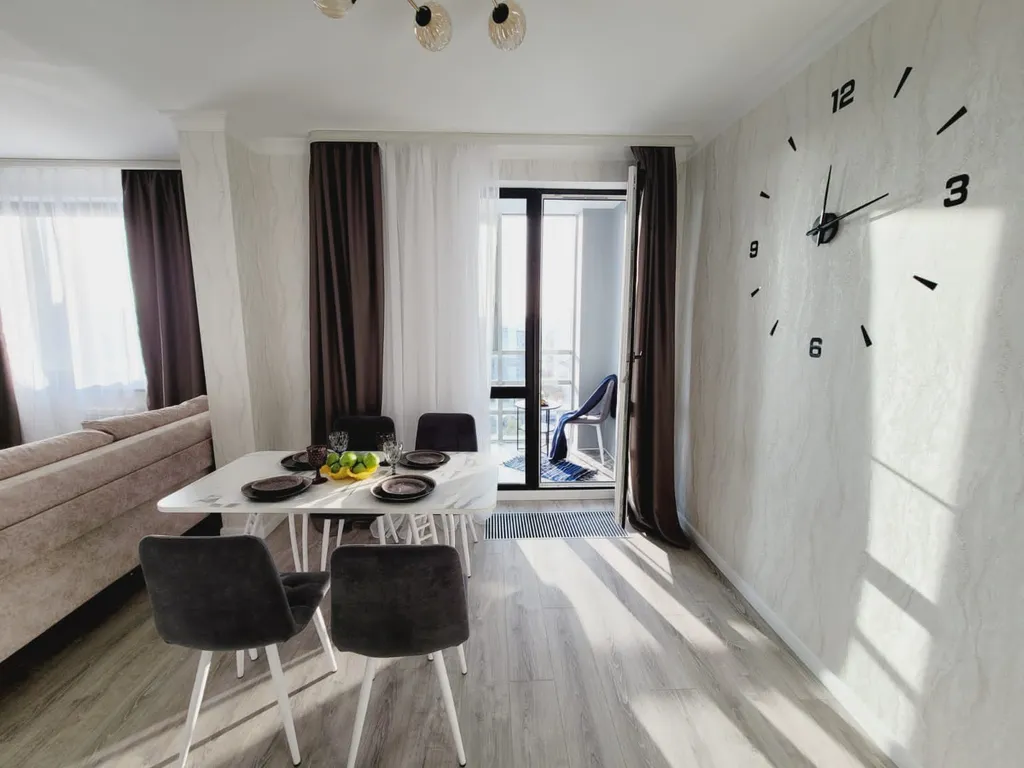 Большая квартира с видом на Волгу