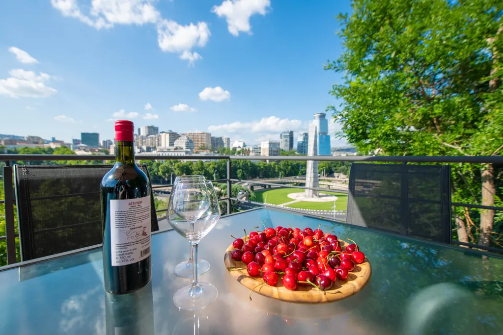 Central apartment with a swimming pool