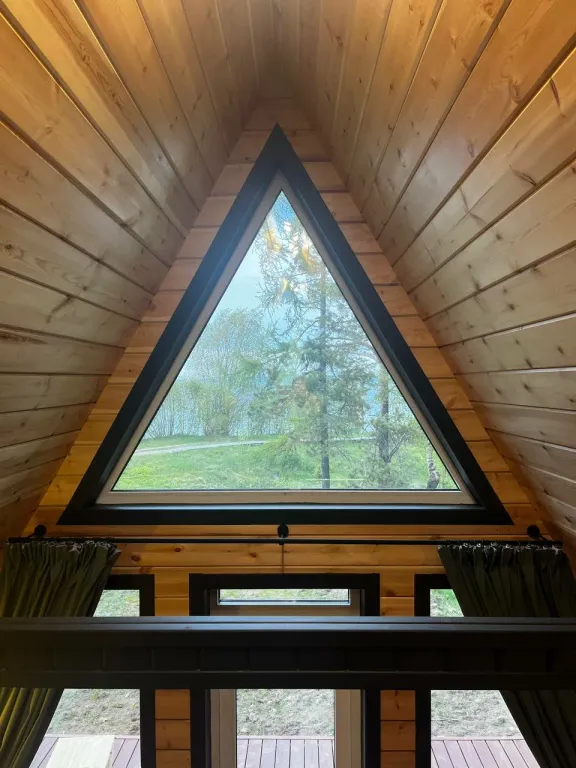 Комфортабельные домики А-фрейм на Байкале