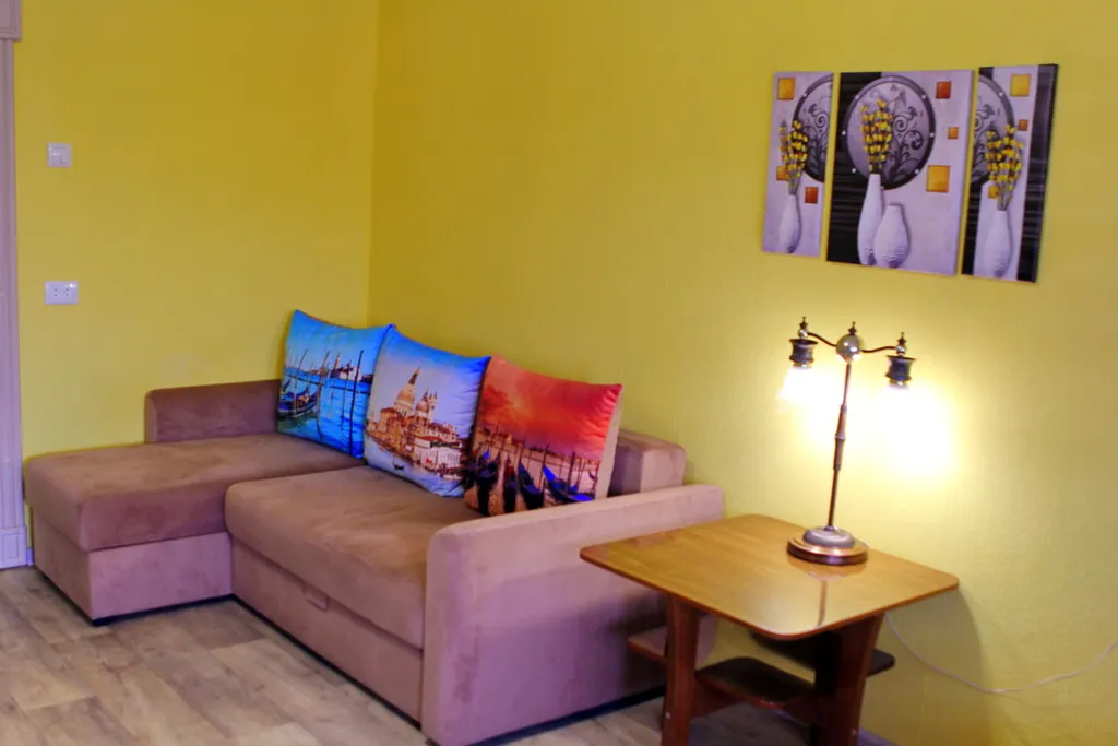 Уютная квартира для четырех человек в спальном районе