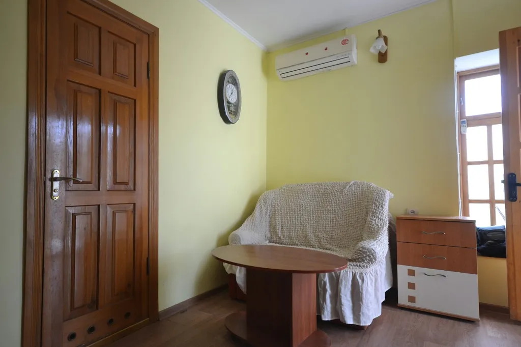 Коттедж Уютный домик в тихом дворе в курортном центре города — аренда посуточно в Евпатория