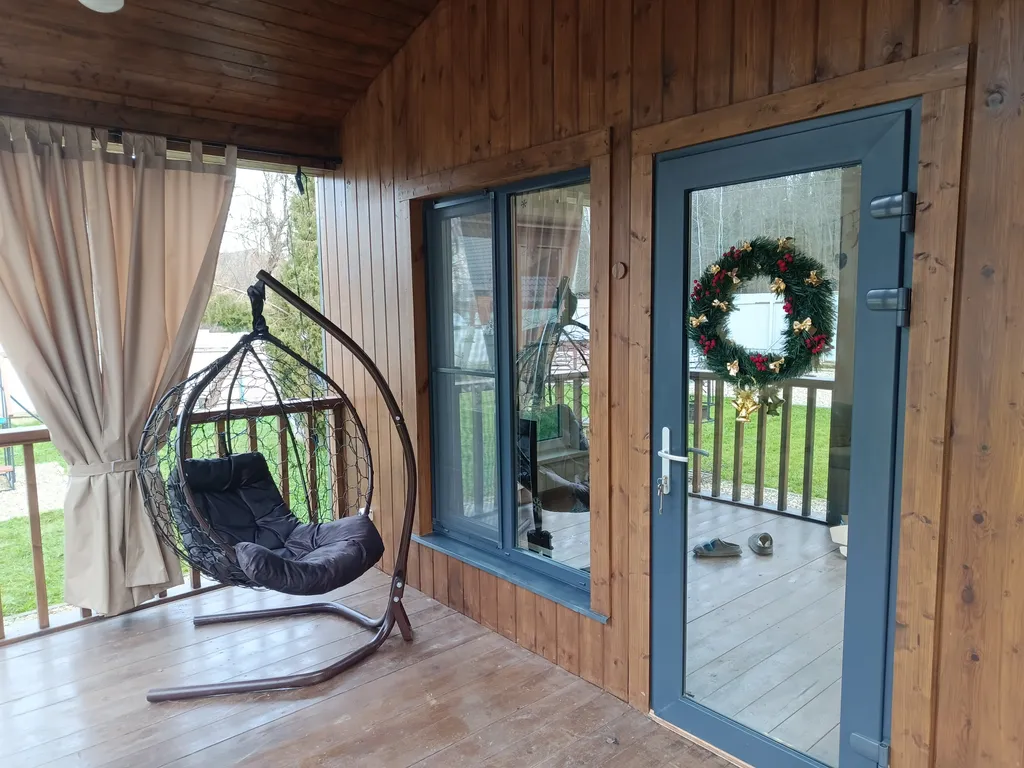 Уютный и теплый дом у леса