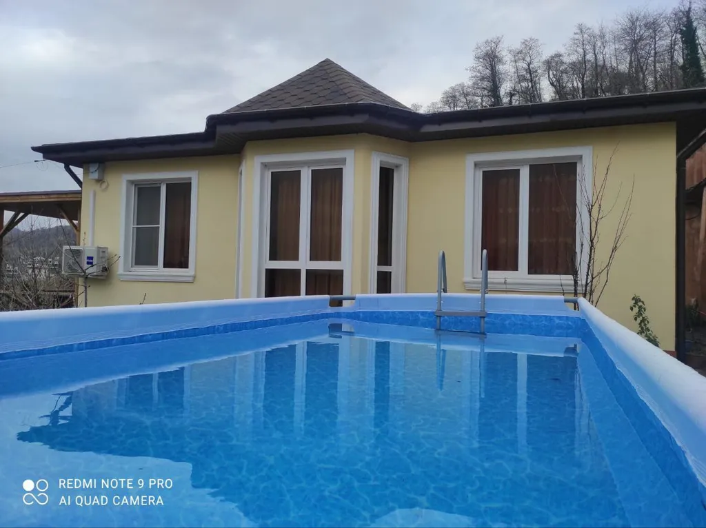 Просторный дом с райским садом на вершине холма с супер видами