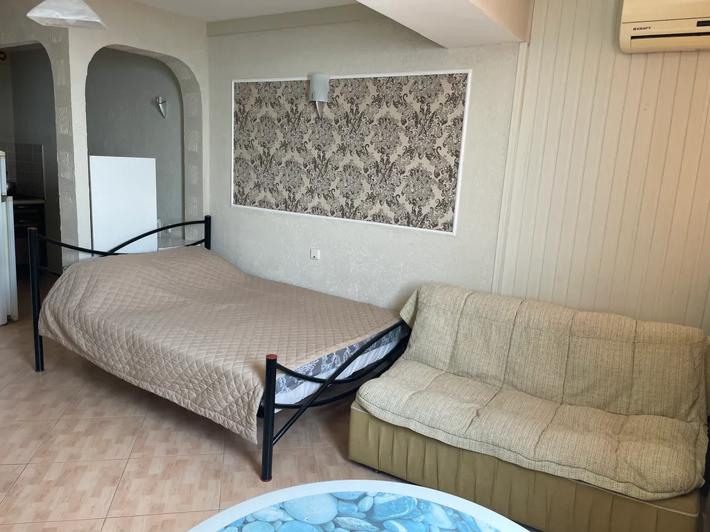 Эллинг-студия с видом на море, Восточная набережная