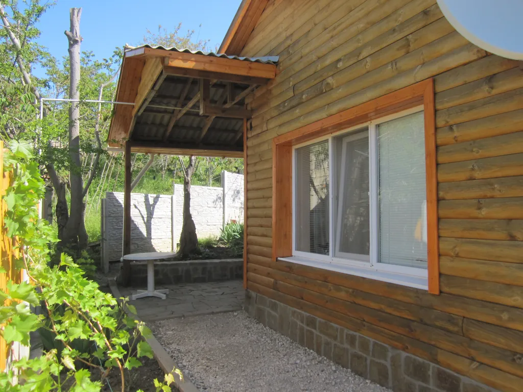 Коттедж Комфортный семейный домик на берегу Чёрного моря — Курортное (Феодосия)