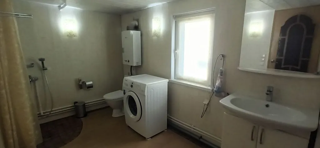 Светлая дача с большими окнами