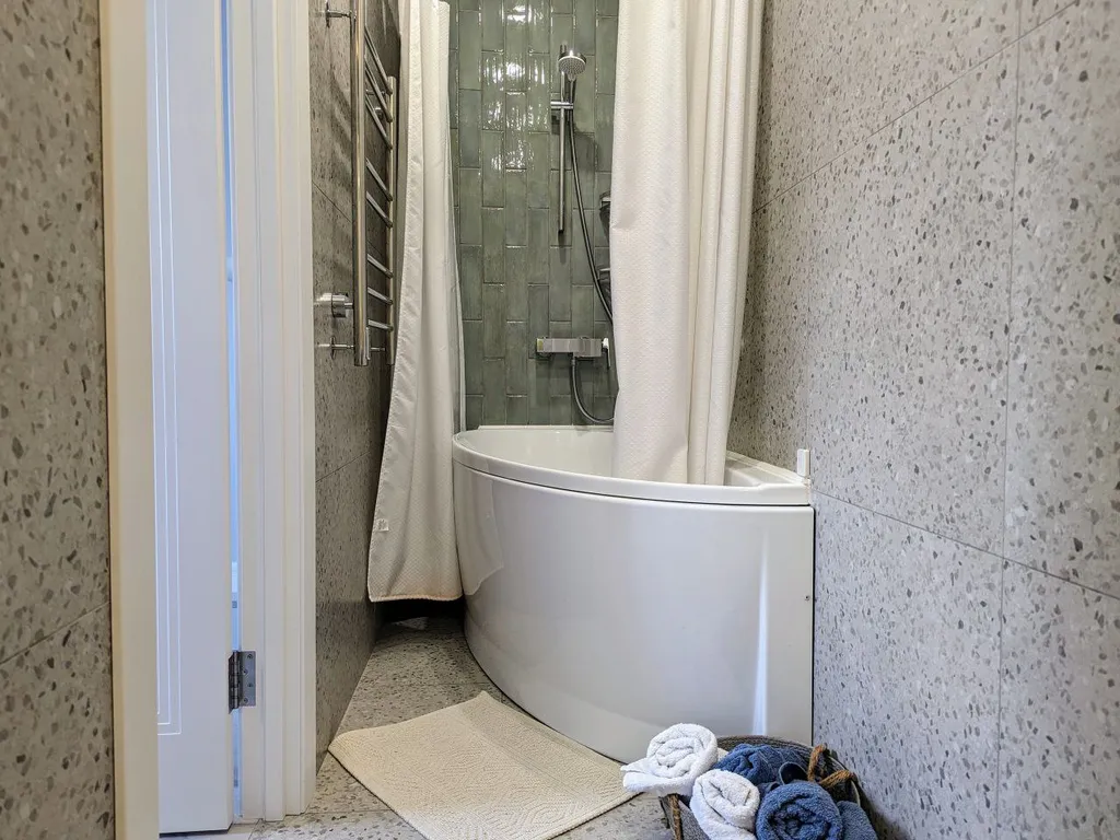 Двухуровневая квартира с балконом в центре