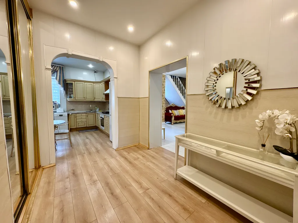 Дом с бассейном