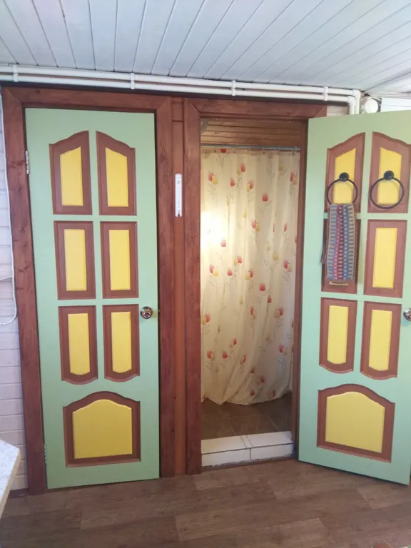 Шестиместный коттедж с тремя спальнями на берегу озера Селигер