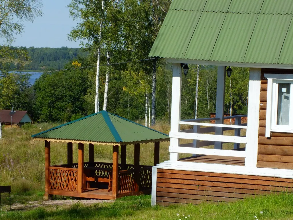 Коттедж Коттедж на берегу озера,рыбалка и отдых всей семьей! — Родионово