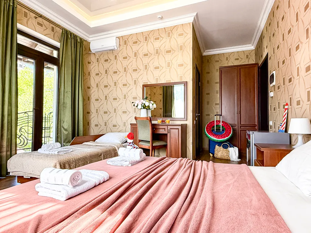 Трехместный делюкс с балконом, 3 минуты до моря, центр, парковка