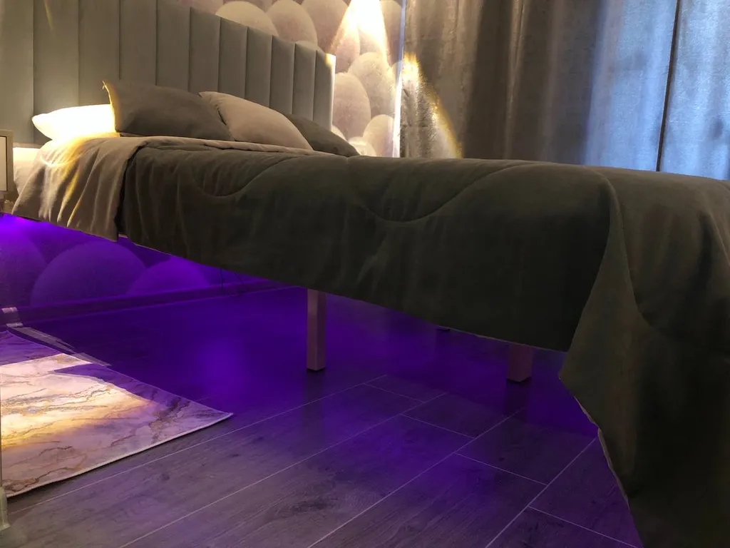 Студия с парящей кроватью