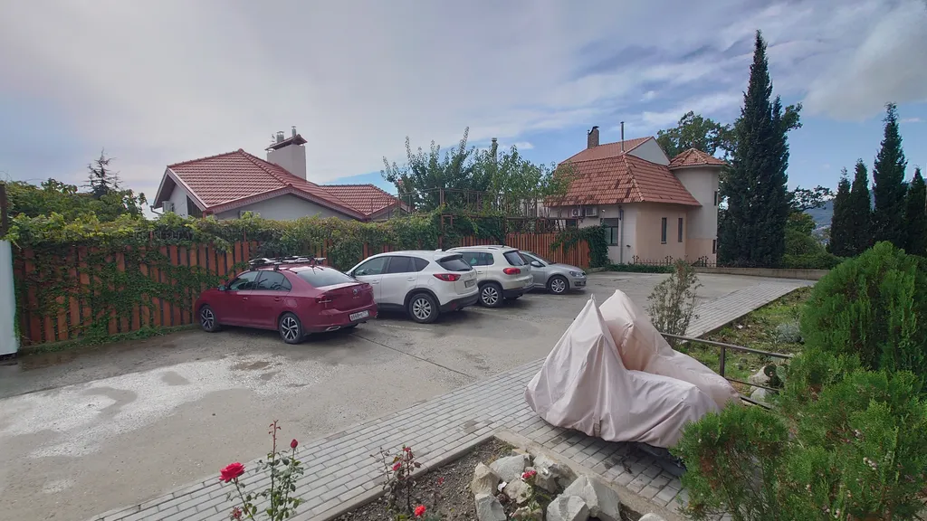 Студия у Массандровского парка в элитном районе Ялты