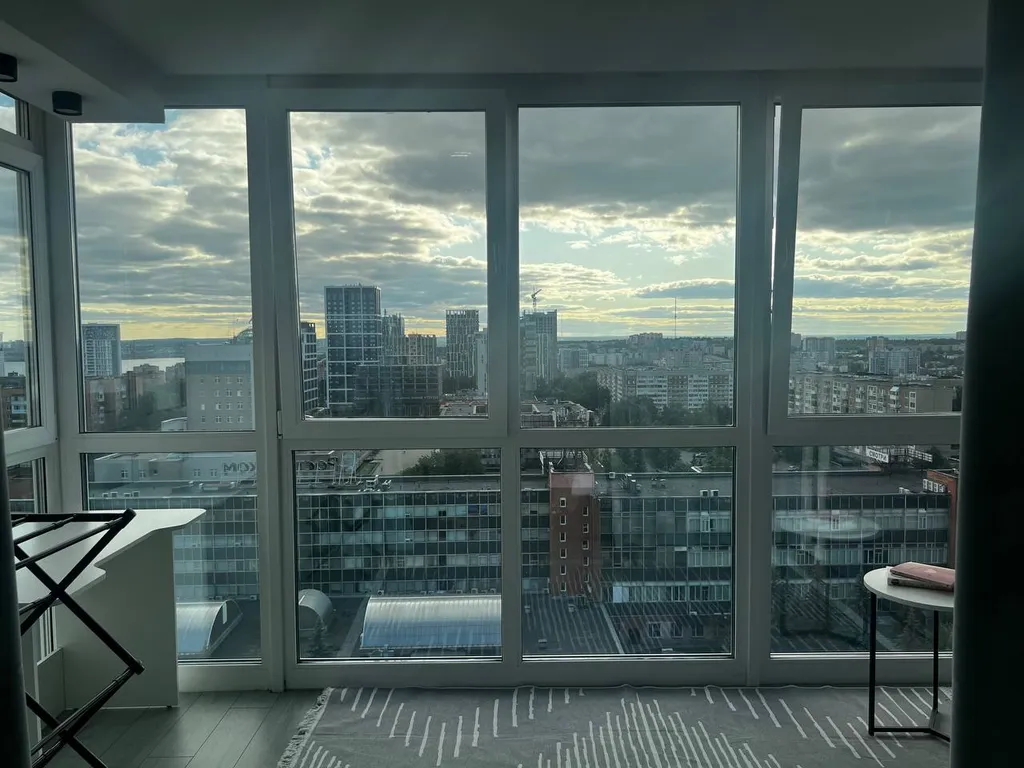 Студия на 15 этаже с современным ремонтом и потрясающим видом на город