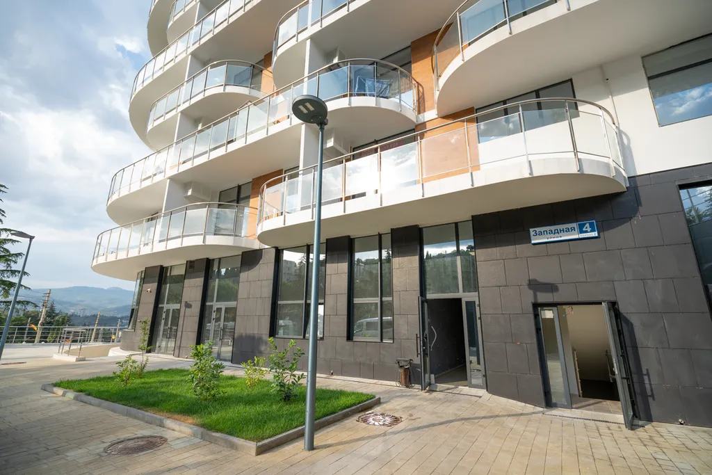 Дизайнерская студия LS-GREEN с боковым видом на море с 13 этажа