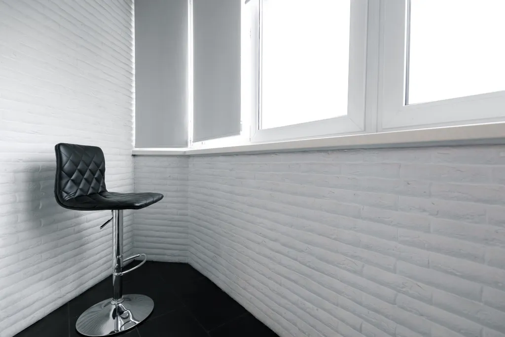 Дизайнерская студия в черно-белом стиле