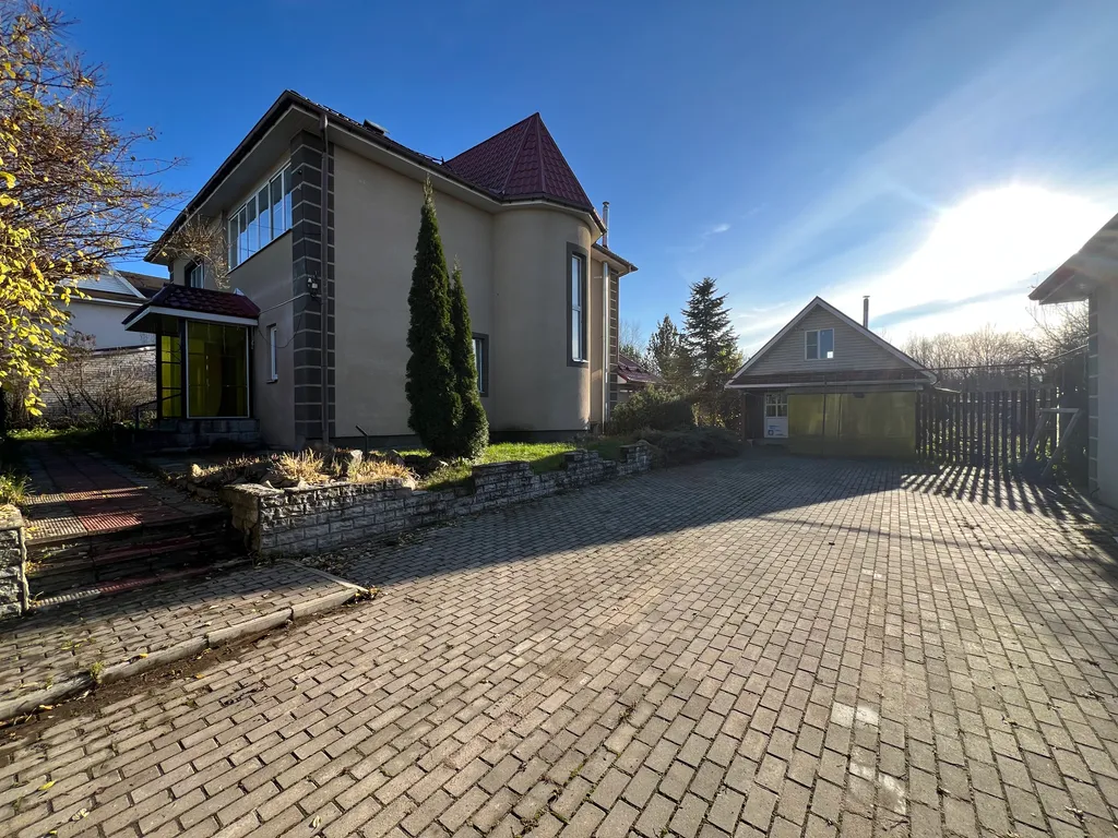 Уютный большой коттедж в живописном, тихом месте рядом с городом