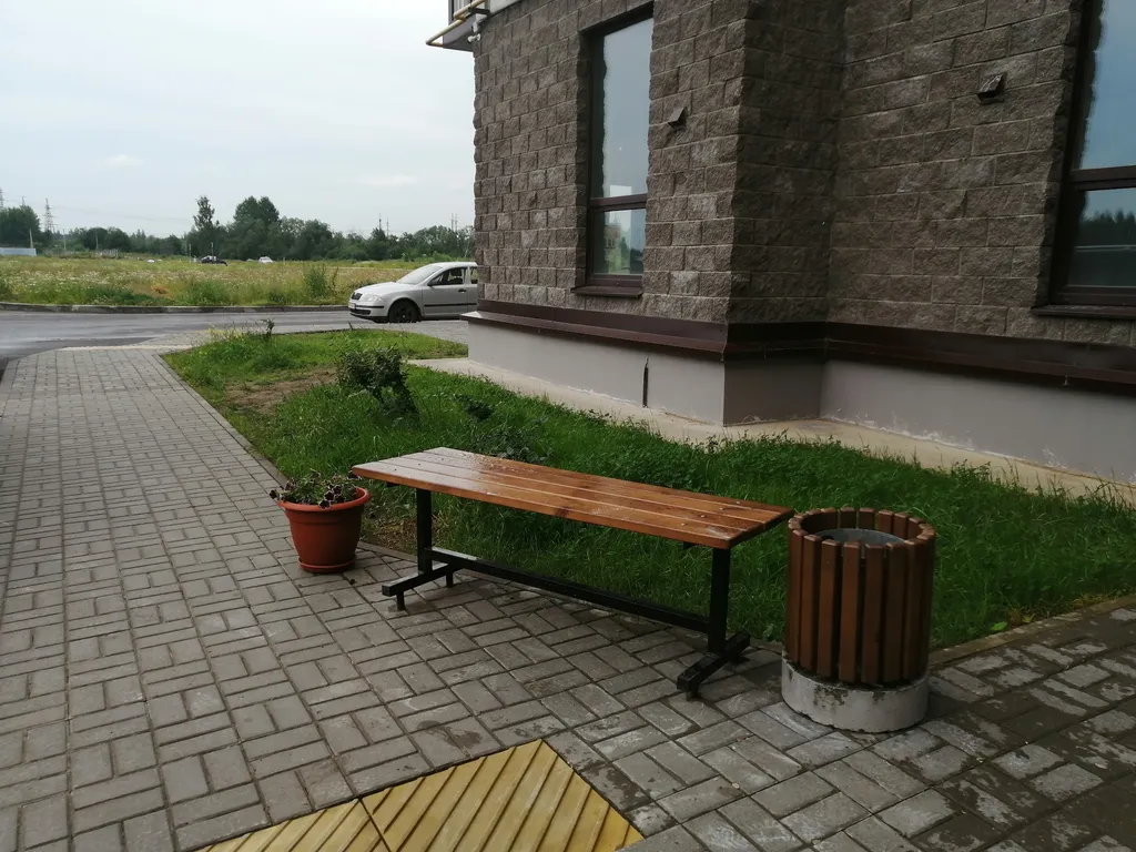 Студия с видом на город