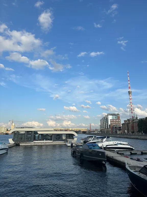 Дом на воде на Петроградской