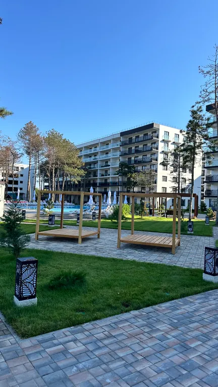 Апартаменты с бассейном на берегу моря