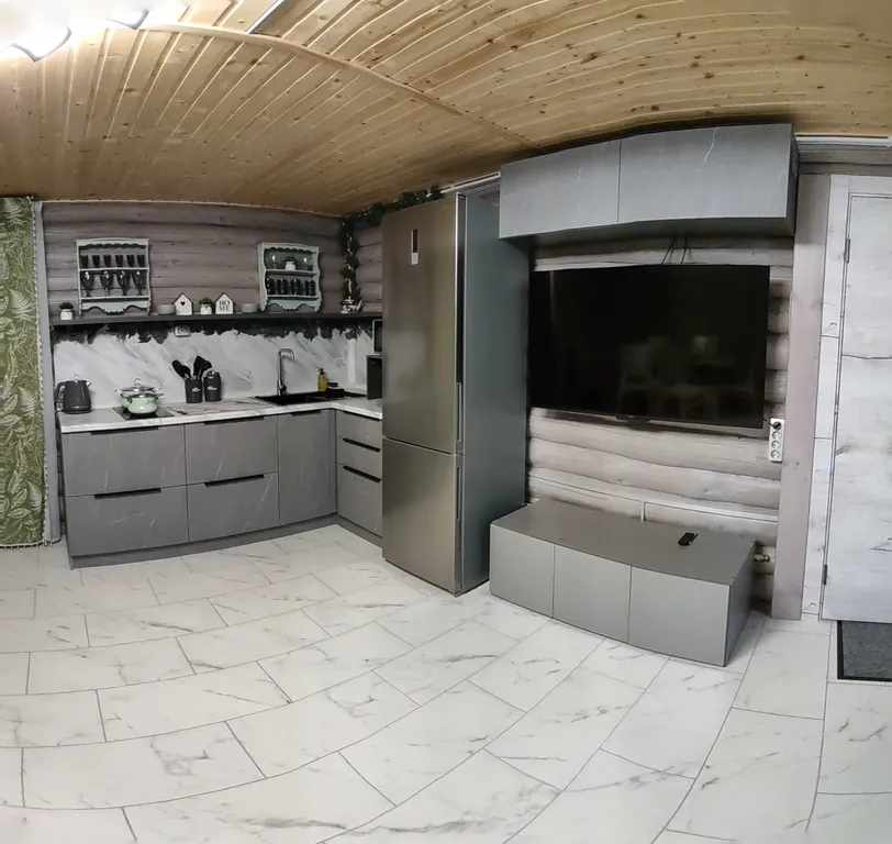 Дом Феникс в лесу