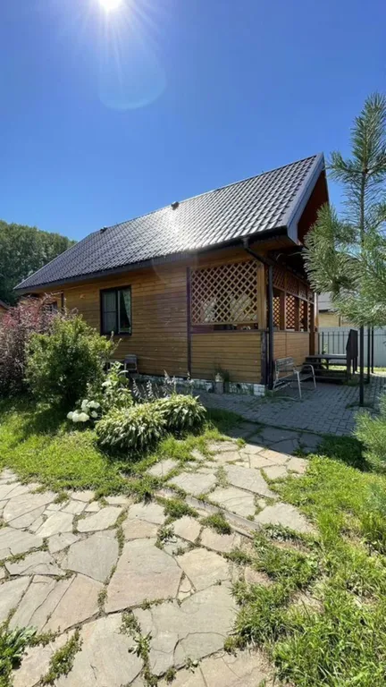 Домик на берегу Оки на территории сельской усадьбы Варежка