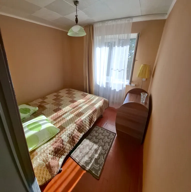 Трехкомнатная квартира в центре поселка