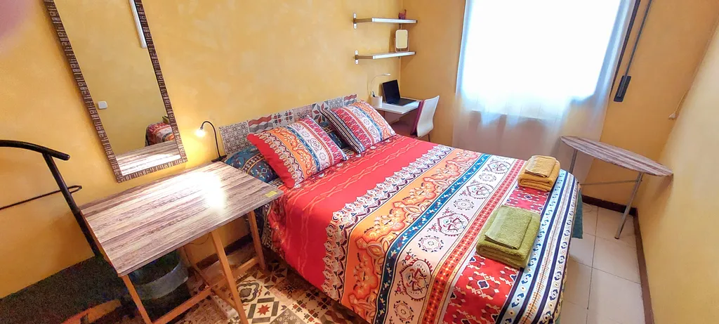 Квартира Чистая, уютная и светлая комната для двоих в центре — аренда посуточно в Барселона