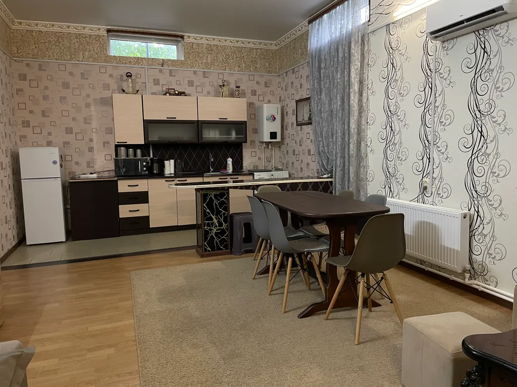 Частный дом в центре поселка