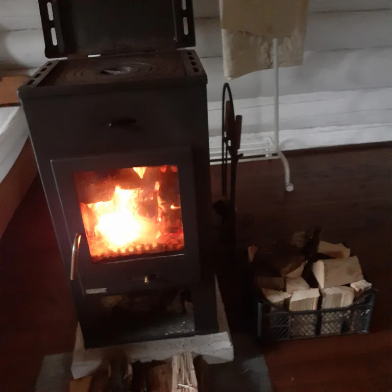 Романтичный домик  для двоих на берегу озера Селигер 24м2