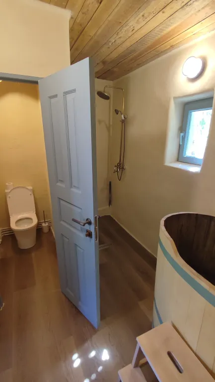 Уютный домик с баней на территории Тихого пруда