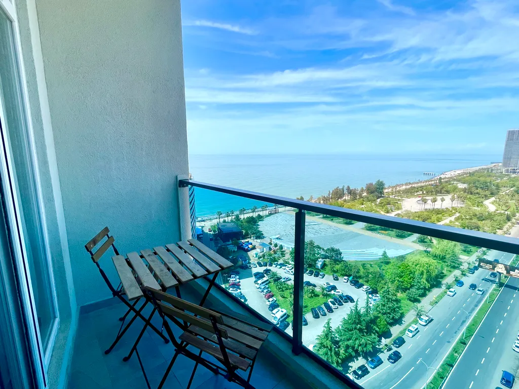 Квартира Двухкомнатный апартамент с восхитительным видом на парк и море — аренда посуточно в Батуми