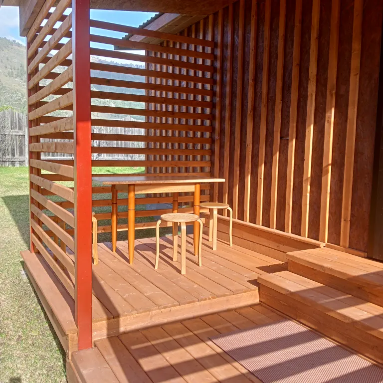 Уютный дом в саду