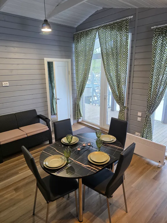 Дом Безмятежный на заливе реки Нерль с видом на лес