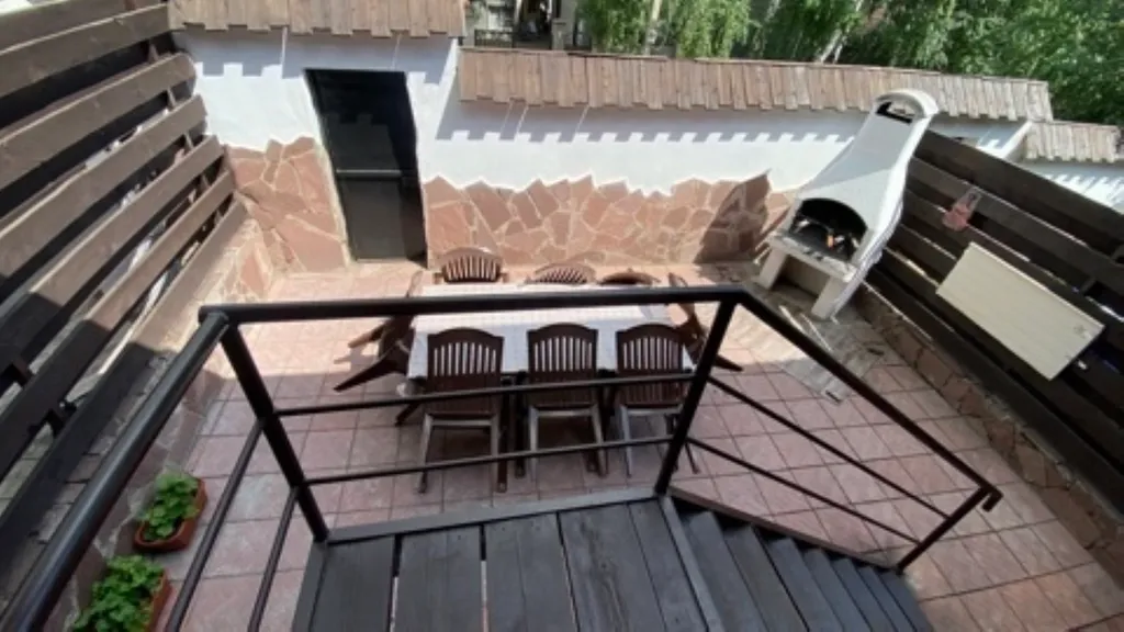 Таунхаус Янтак #1 дерево