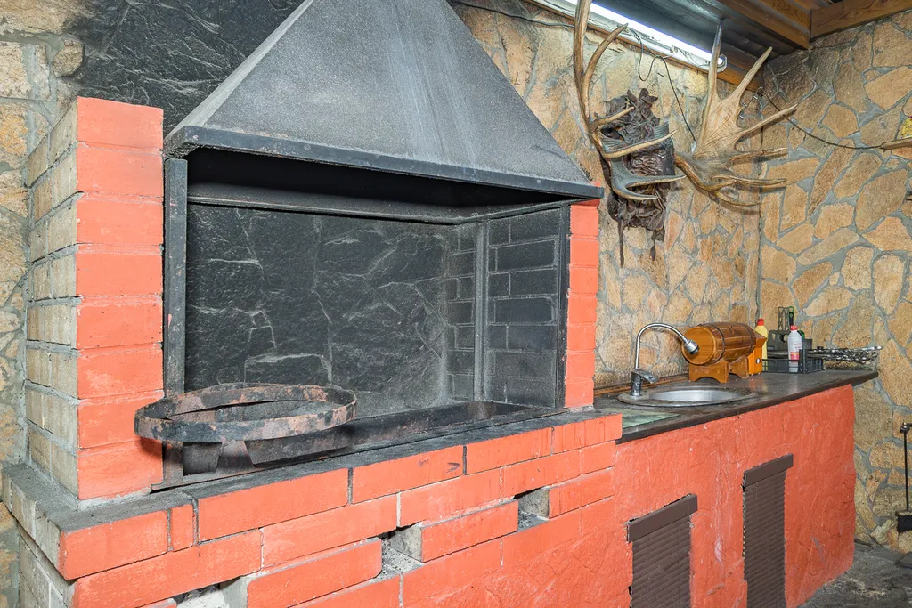 Дом со включённой стоимостью бассейна, сауны, бильярда, мангала