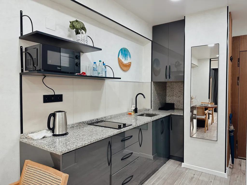 Уютные апартаменты с отдельной спальней на берегу моря