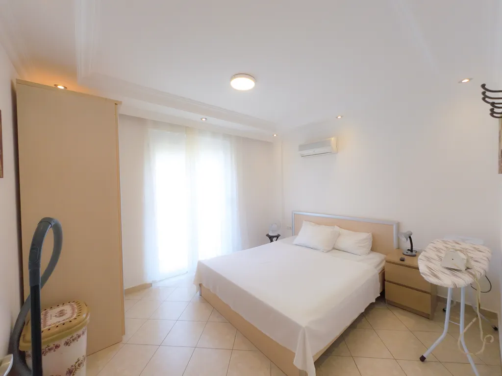 Уютная квартира с видом на бассейн и сад