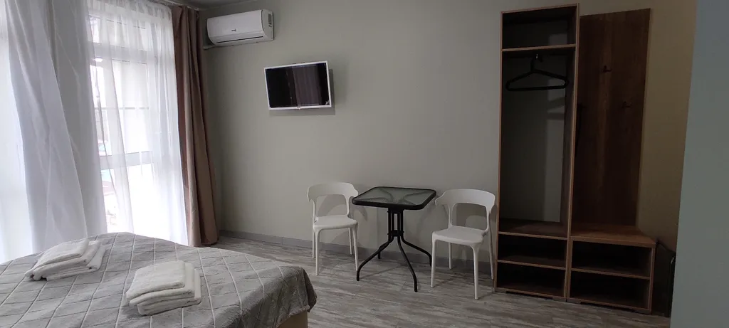 Уютная комната с видом на море