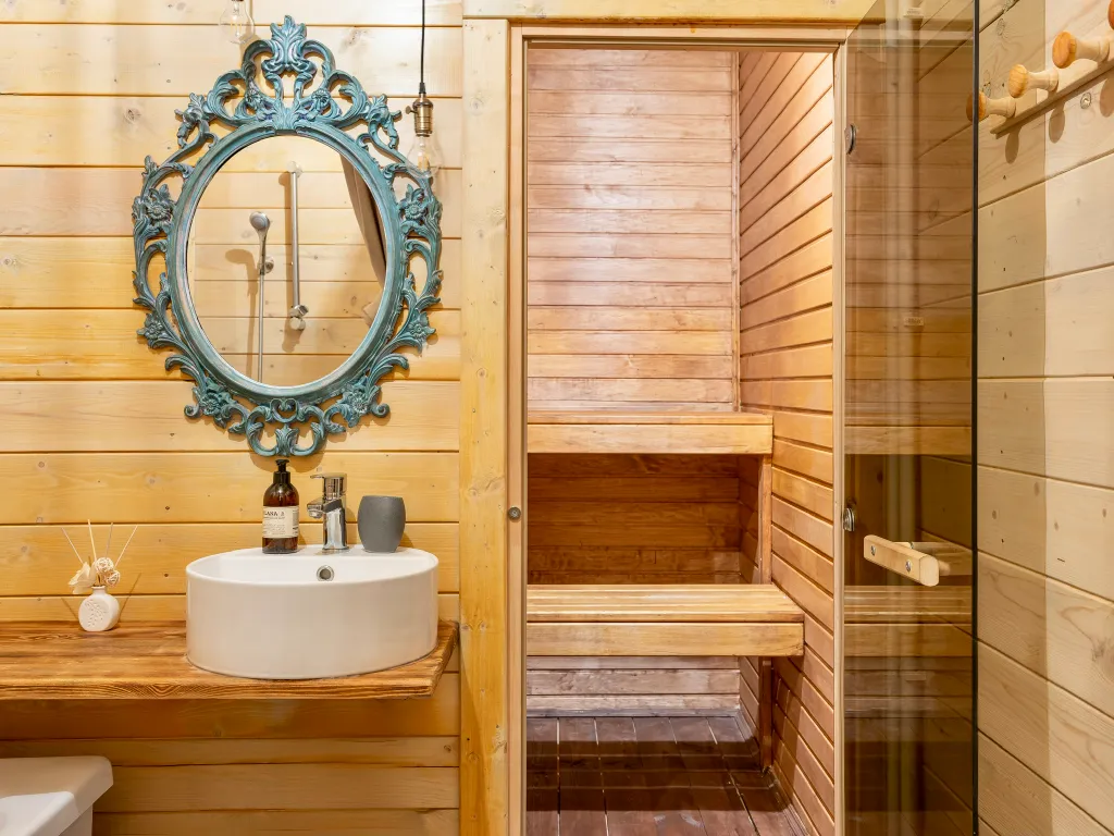 Дача с лесным характером, дровяным камином, сауной и банным чаном