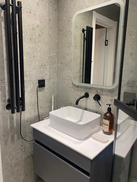 Красивая студия с хорошим ремонтом  в топовой локации города