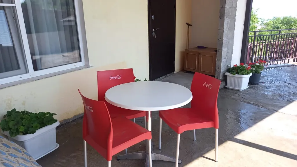 Уютная двухкомнатная квартира со своим двором